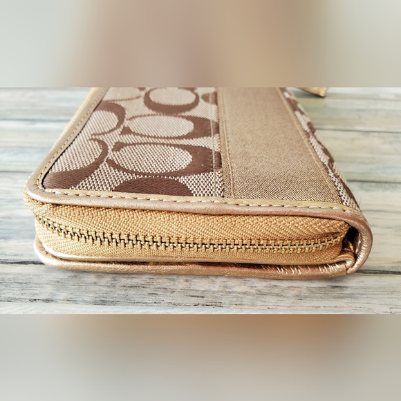 COACH Signature Stripe Full Zip Wallet Khaki/Gold Metallic F42628 - Picture 5 of 12